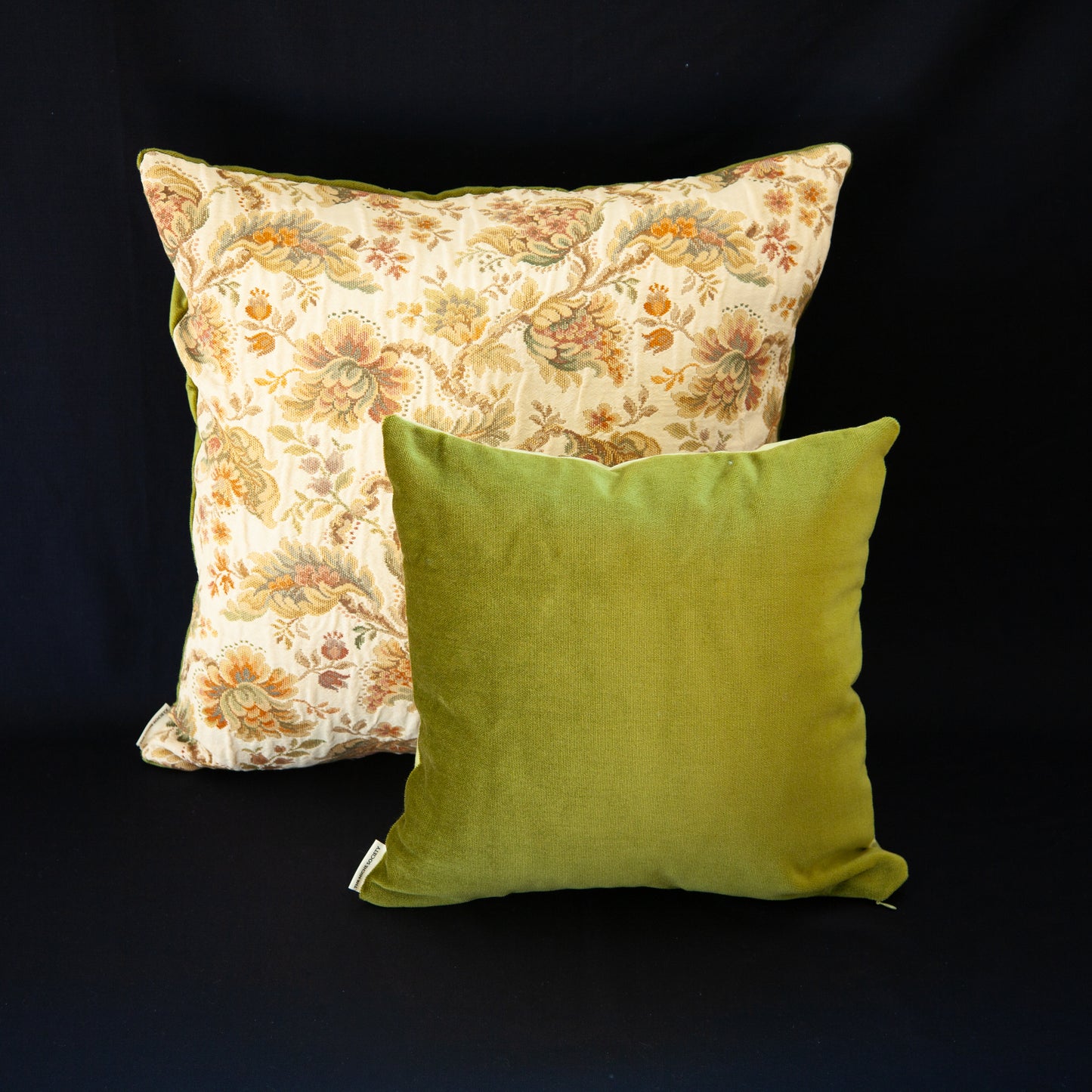 The Manor cushion - Flower & Green velvet