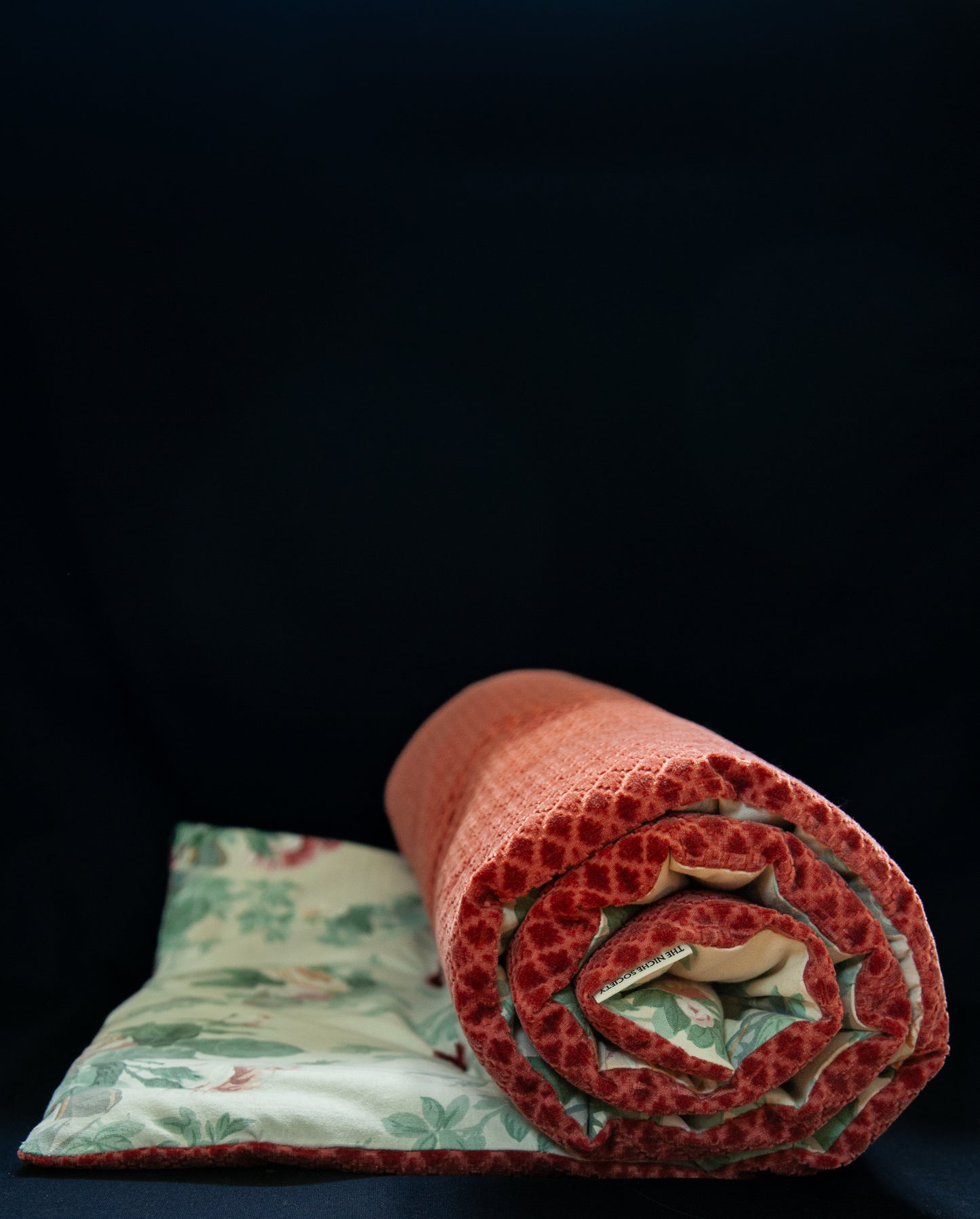 The Orangerie throw - Raspberry & Roses