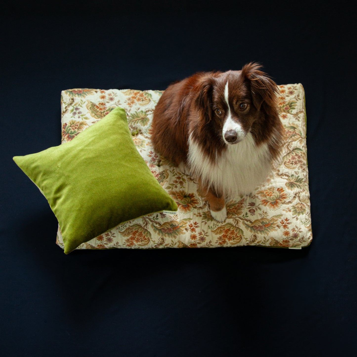 The Nursery mattress - Flower & Green velvet dog bed