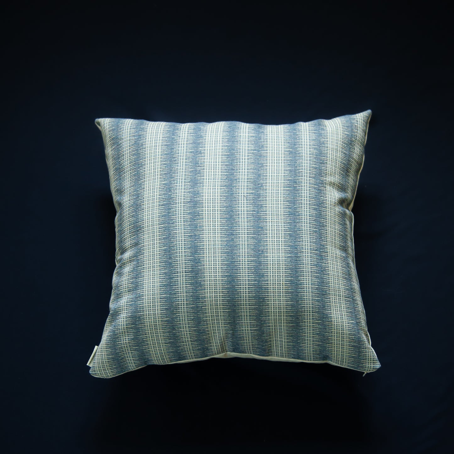 Manor cushion - Perennials striped white and blue